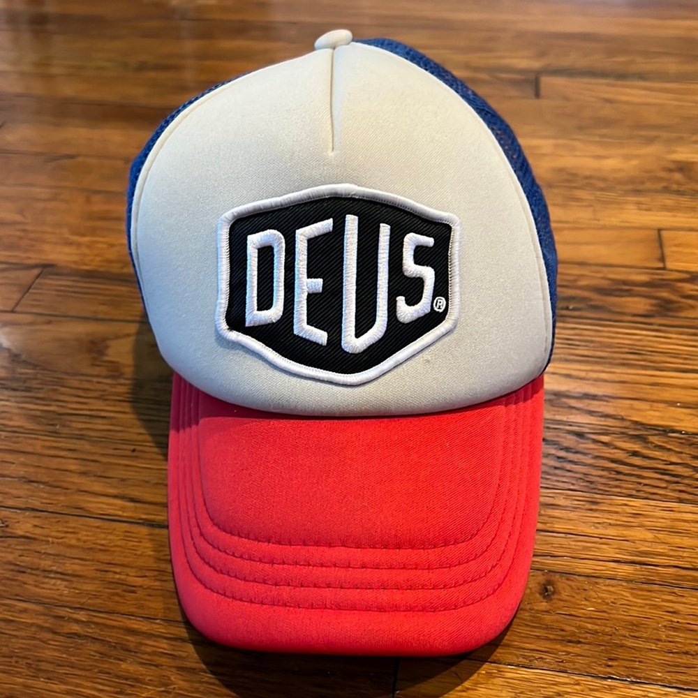 Deus Ex Machina trucker hat
